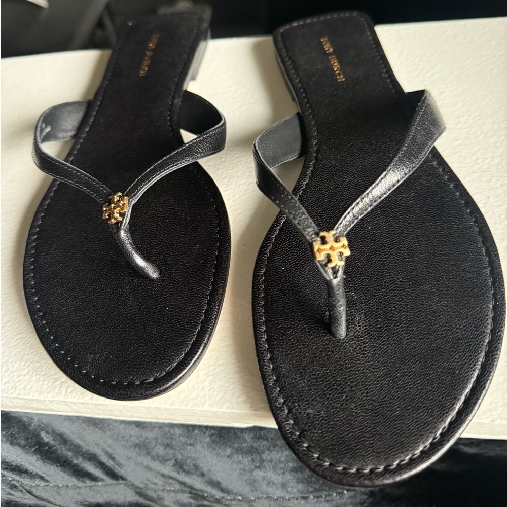 Tory Burch Black Leather Flip Flops W/Size 8 - Picture 2 of 6
